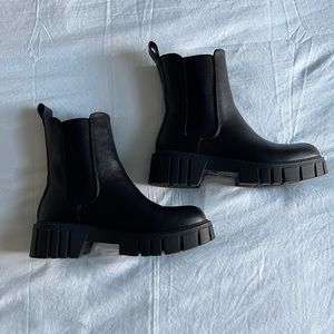 Black Chelsea Boots - Ankle Boot - Lugged Sole